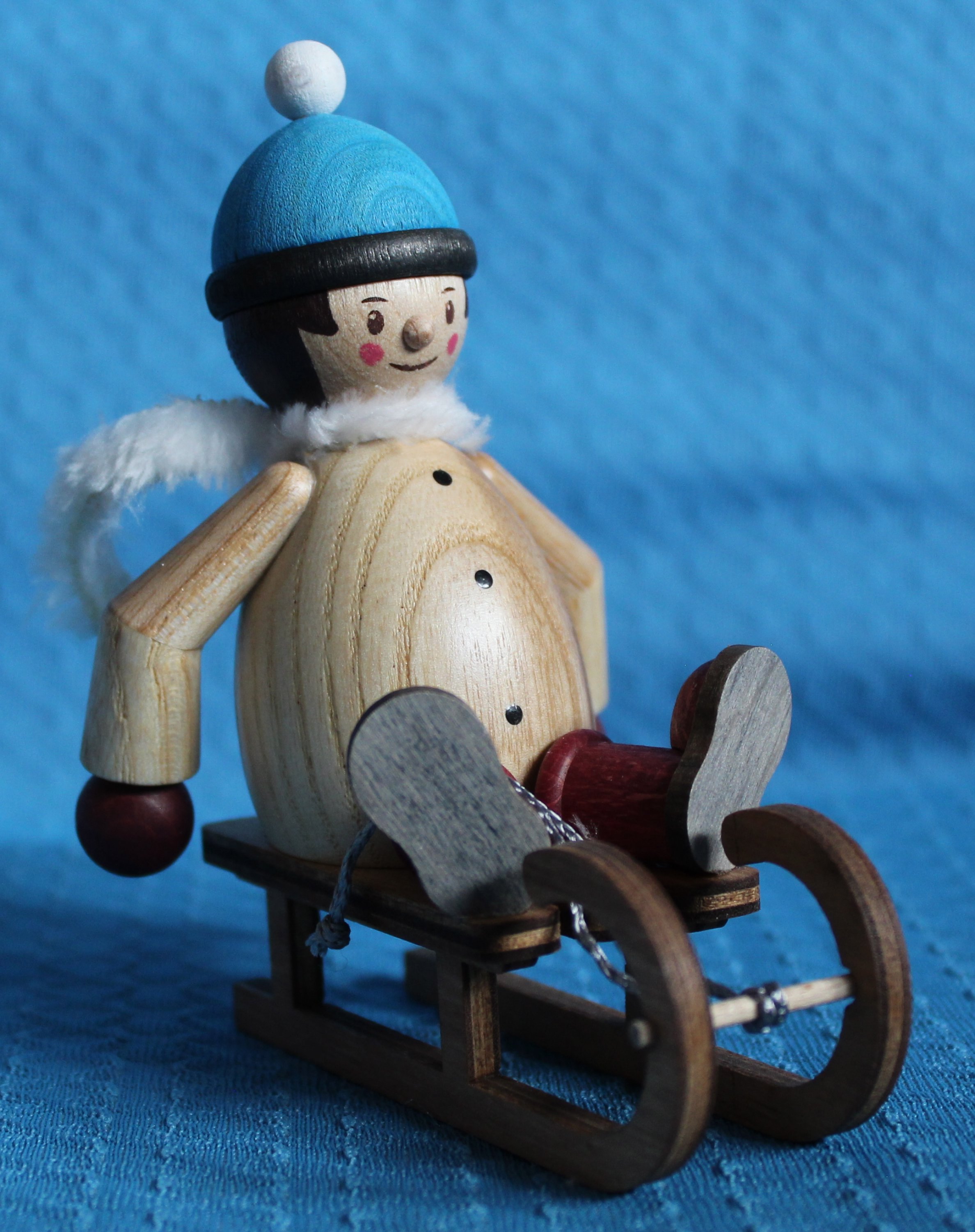 Mäxchen als Schlittenfahrer - 1 Stück vorrätig Mäxchen als Schlittenfahrer - 1 Stück vorrätig