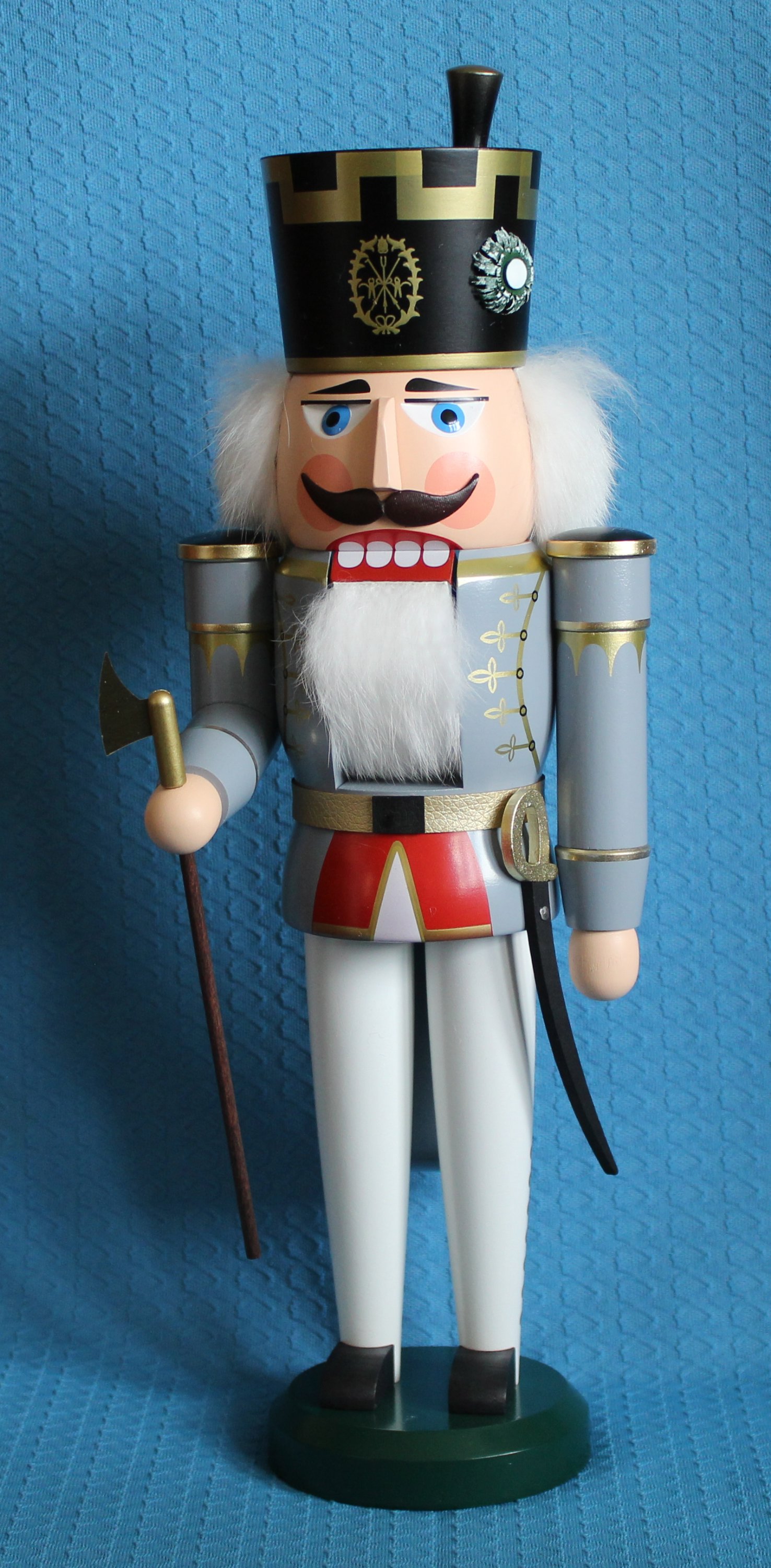 Nussknacker Offiziant - 1 Stück vorrätig Nussknacker Offiziant - 1 Stück vorrätig