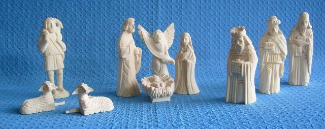 geschnitzte Christgeburt - vorrätig 2 Stück geschnitzte Christgeburt - vorrätig 2 Stück