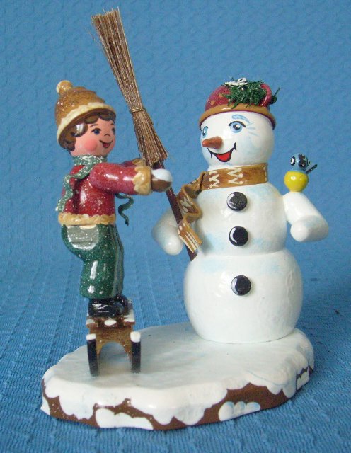Junge mit Schneemann 11 cm - noch 1 Stück Junge mit Schneemann 11 cm - noch 1 Stück