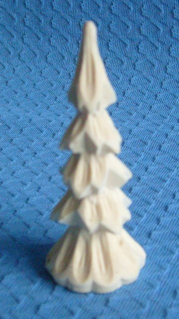 geschnitzter Baum 7 cm -vorrätig 5 Stück geschnitzter Baum 7 cm -vorrätig 5 Stück
