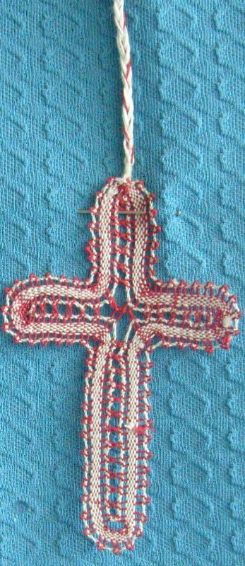 geklöppeltes Kreuz rot geklöppeltes Kreuz rot