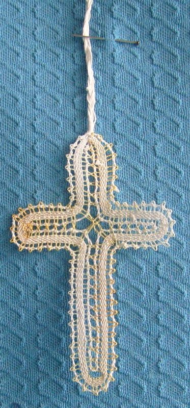 geklöppeltes Kreuz gelb geklöppeltes Kreuz gelb