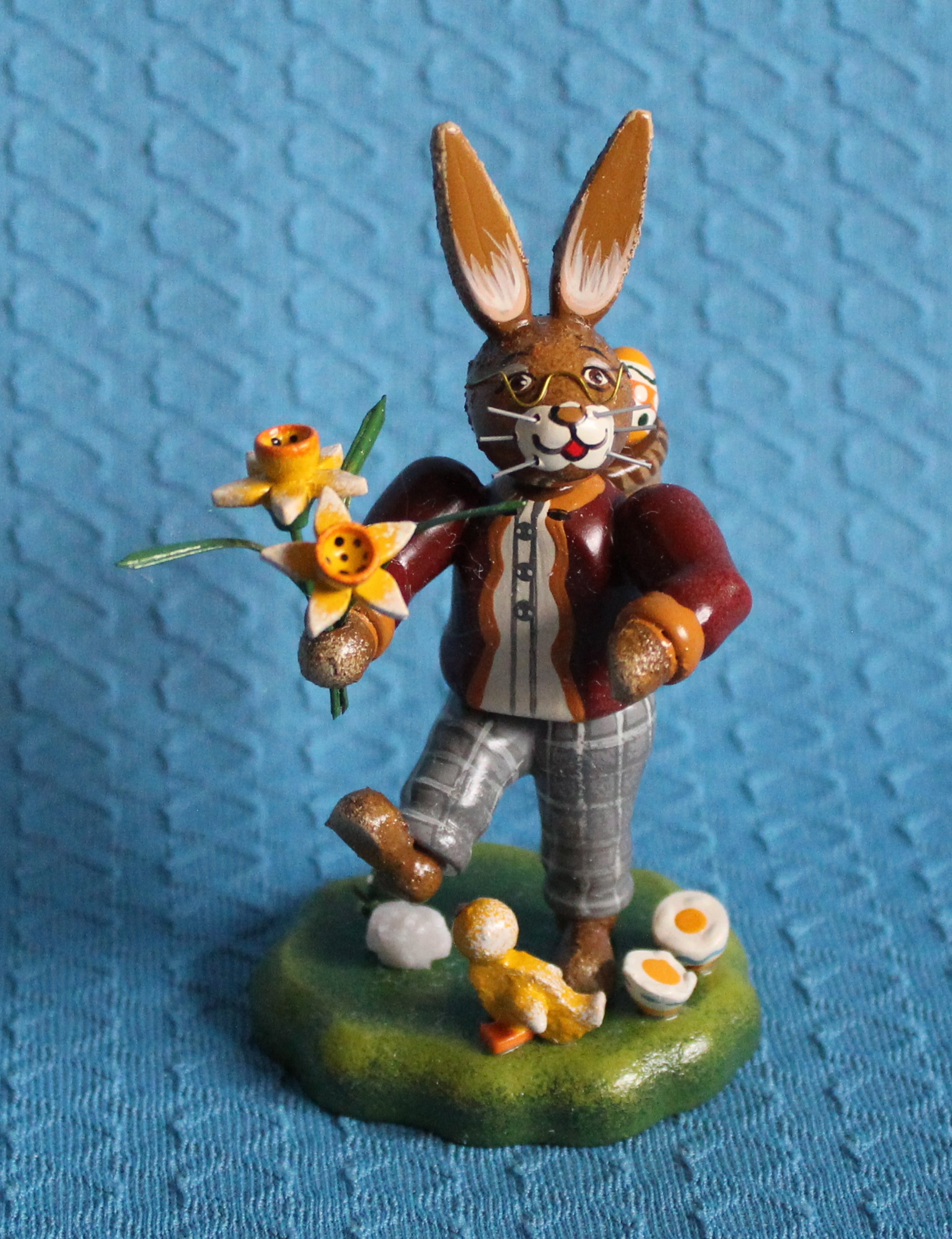 Hasenvater mit Narzisse