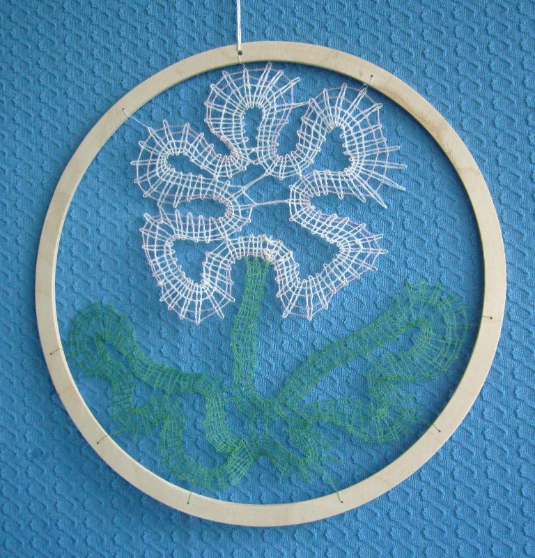 geklöppeltes Fensterbild Gänseblümchen - vorrätig 1 Stück geklöppeltes Fensterbild Gänseblümchen - vorrätig 1 Stück