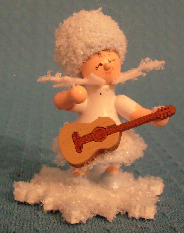 Schneeflöckchen mit Gitarre- vorrätig 1 Stück